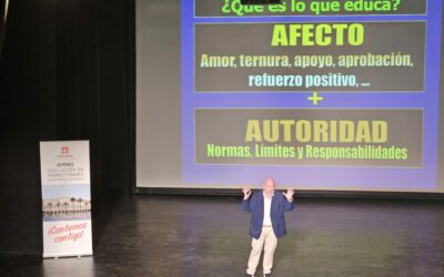 El médico y psicoterapeuta Antonio Ríos apunta en una jornada organizada por AMPAS las claves para abordar el paso de la infancia a la adolescencia